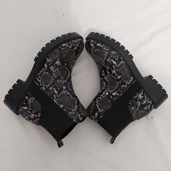 STEVE MADDEN Gliding Black Snakeskin Chelsea Ankle Boots Size 7.5‎ Stretch - Picture 4 of 8